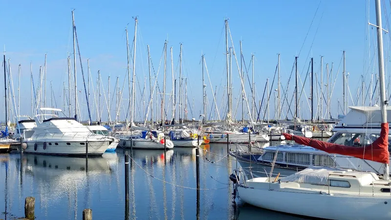 Segelboote in der Marina Wendtorf